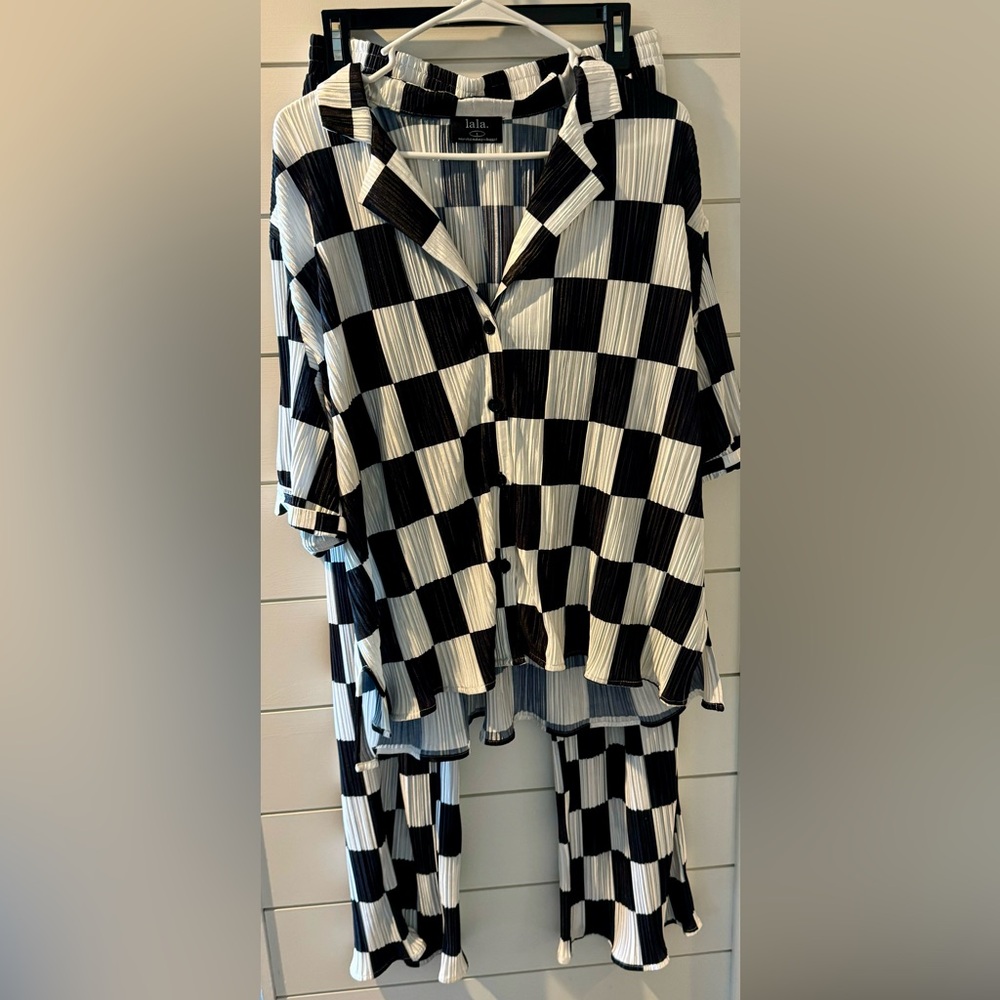 LALA ORIGINAL: The World is Yours Plisse Set in Checkerboard size L EUC